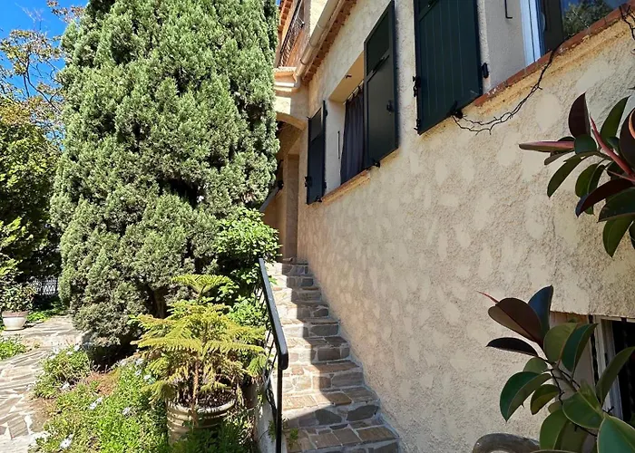 Maison Les Louves בית אירוח Saint-Raphaël