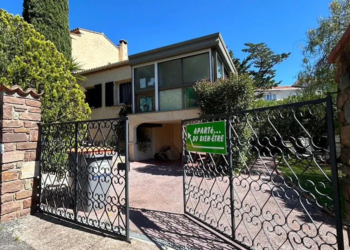 בית אירוח Maison Les Louves Saint-Raphaël