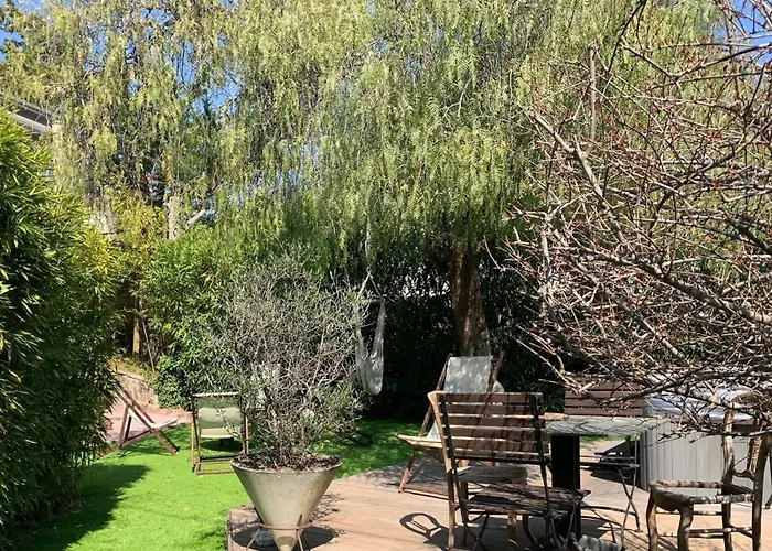 בית אירוח Maison Les Louves Saint-Raphaël