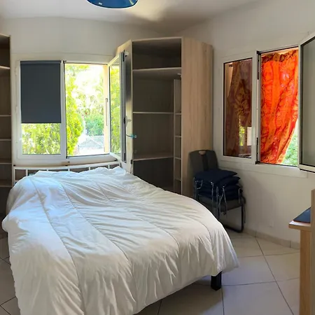 Δωμάτια σε οικογενειακή κατοικία Maison Les Louves *